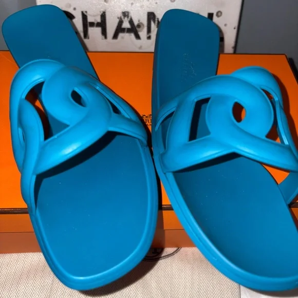 LIKE NEW Hermes TURQUOISE BLUE Sandals - Picture 1 of 4